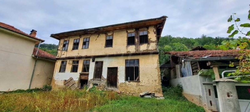 Продава КЪЩА в област Ловеч, гр. Троян - 100 кв.м / 33 500 € » 65 520.31 лв., СУПРИММО ОФИСИ В СТРАНАТА