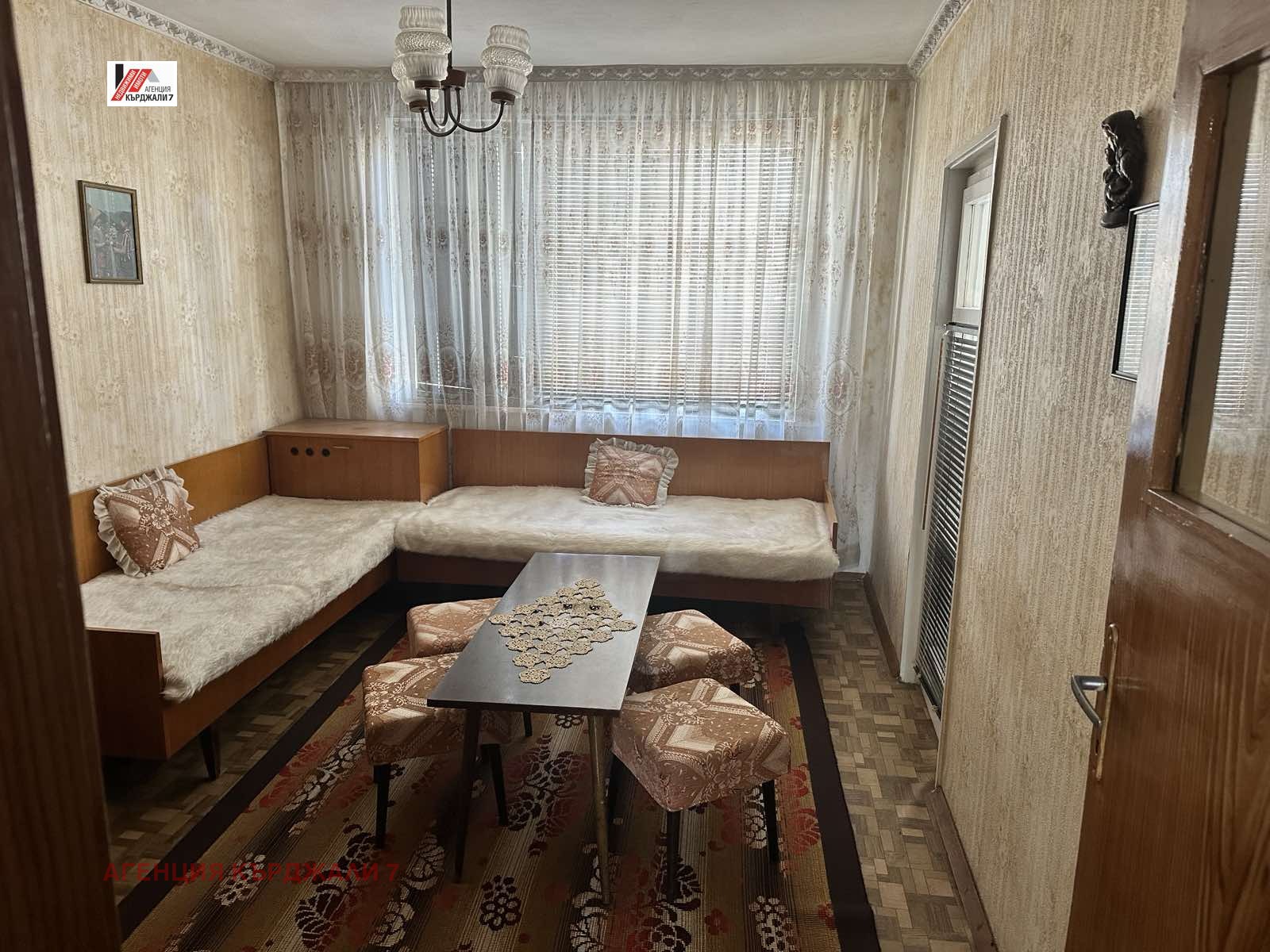 Продава МНОГОСТАЕН, гр. Кърджали, Байкал, снимка 6 - Апартаменти - 54216440