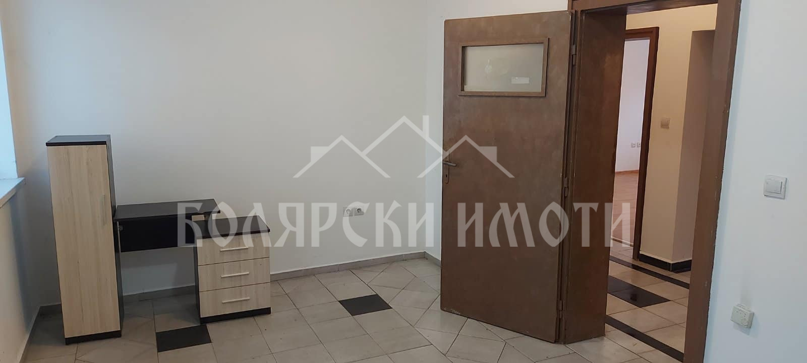 Продава ЕТАЖ ОТ КЪЩА, гр. Велико Търново, Център, снимка 2 - Етаж от къща - 54688162
