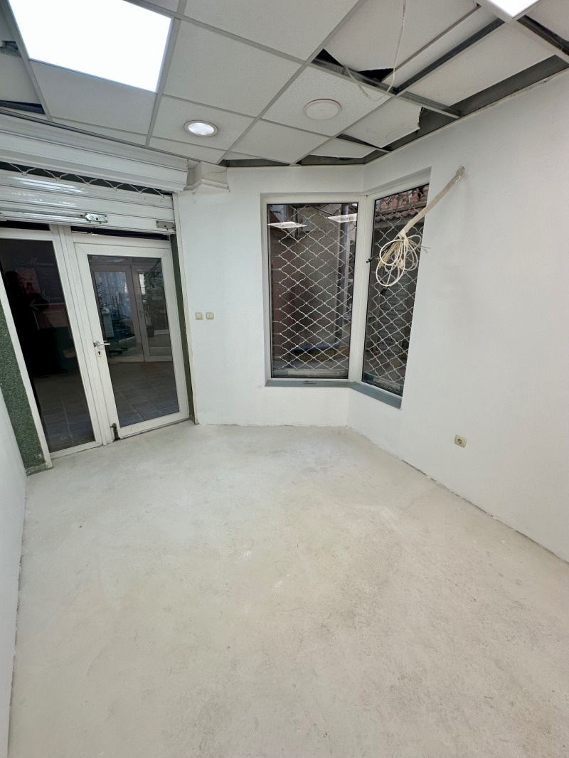 Продава МАГАЗИН в град Пловдив, Център - 30 кв.м / 60 900 € » 119 110.05 лв., ДИ ХОУМ РИЪЛ ЕСТЕЙТ