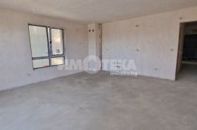2 makuuhuonetta Briz, Varna
