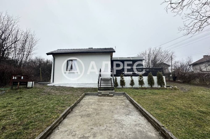 Продава КЪЩА, с. Братушково, област София област