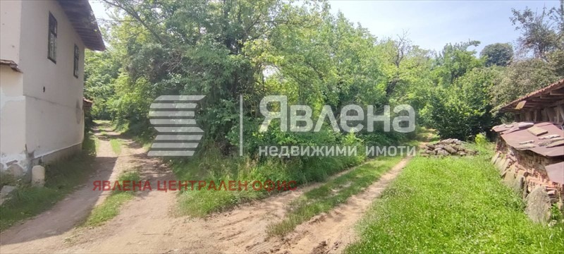 Продава ПАРЦЕЛ, с. Орешак, област Ловеч