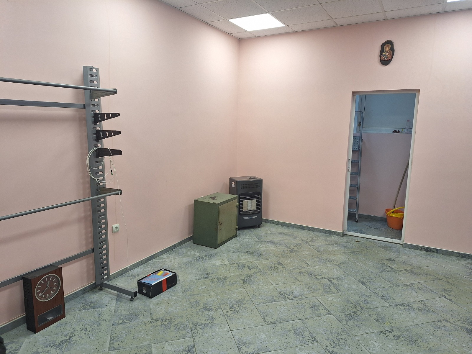 Продава МАГАЗИН, гр. Горна Оряховица, област Велико Търново, снимка 2 - Магазини - 52602828