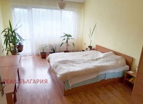 Продава 4-стаен град Русе Родина 1 - [1] 