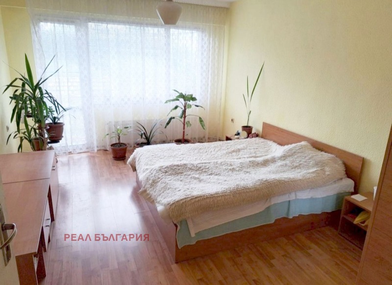 Продава  4-стаен, град Русе, Родина 1 •  123 900 EUR • ID 16492457 — holmes.bg - [1] 