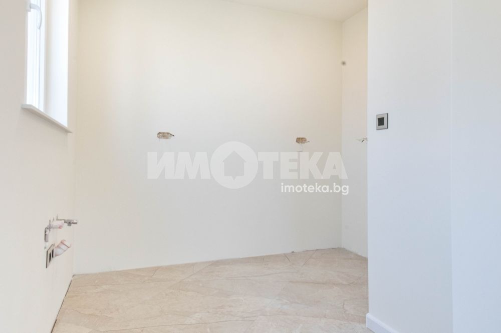 Продава ЕТАЖ ОТ КЪЩА, гр. Пловдив, Кючук Париж, снимка 4 - Етаж от къща - 55889478