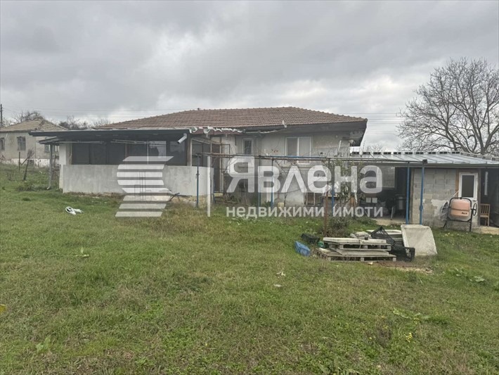 Продава КЪЩА, с. Водица, област Варна