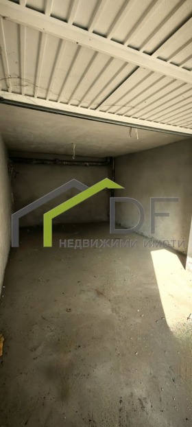 Γκαράζ Ασπαρυχοβο, Βαρνα