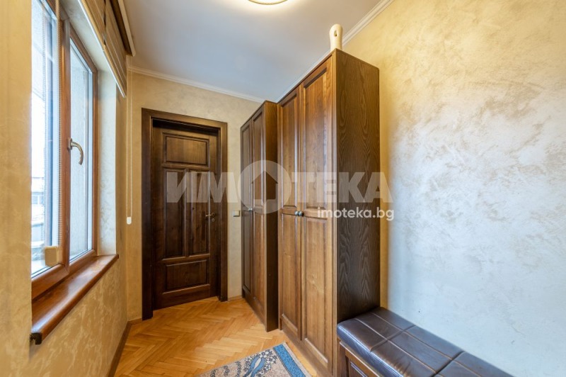 Продава МНОГОСТАЕН, гр. Варна, Център, снимка 17 - Aпартаменти - 49541469