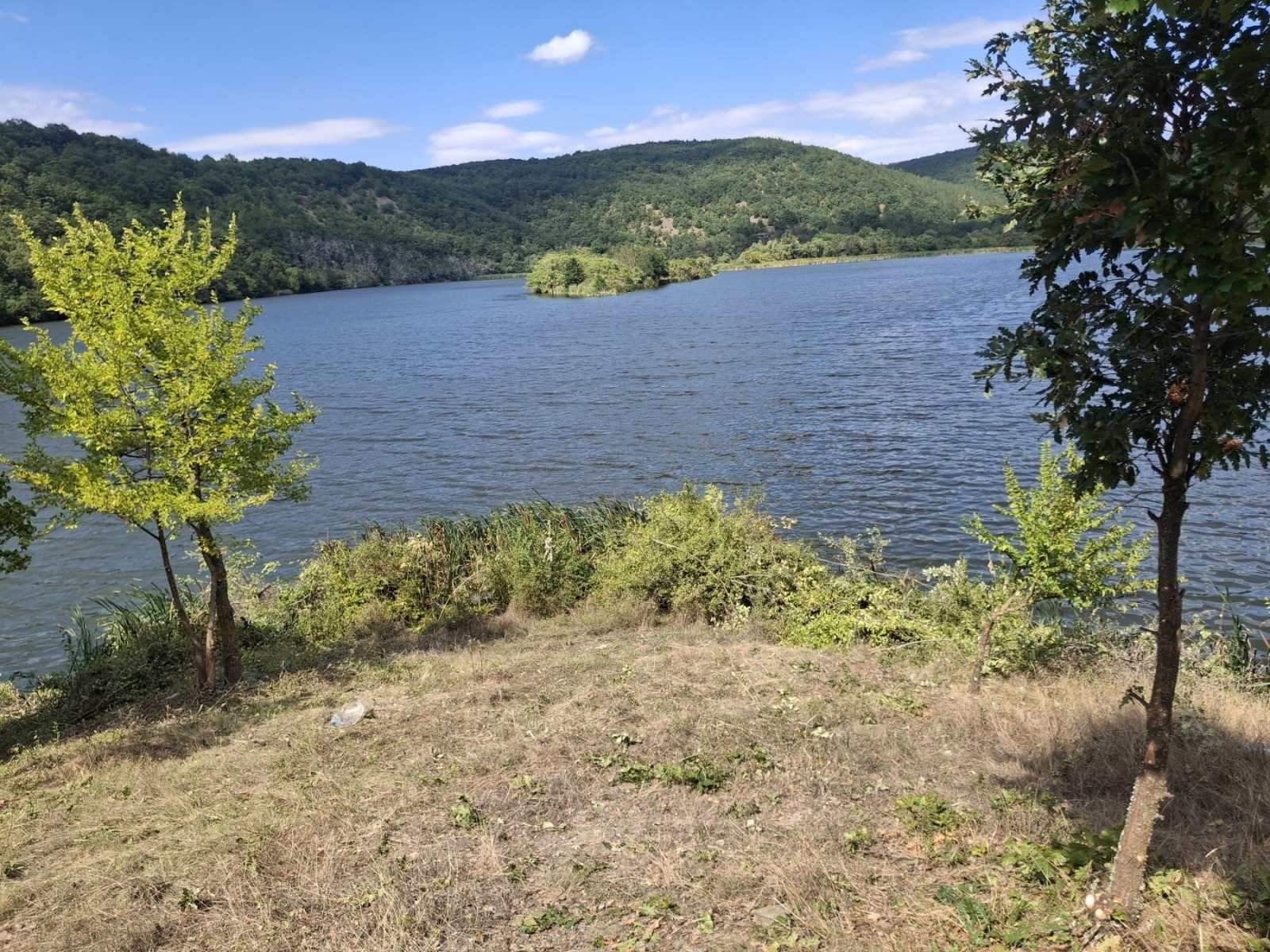 Продава ПАРЦЕЛ, яз. Пчелина, област Перник