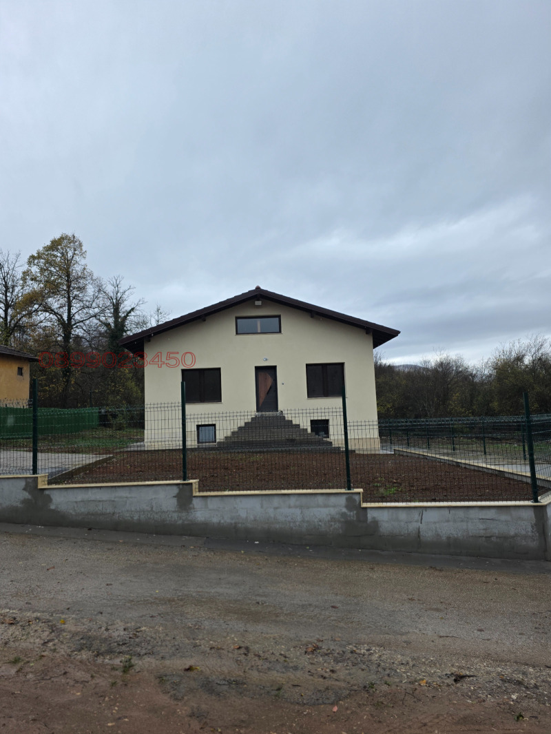 Продава КЪЩА, гр. Правец, област София област