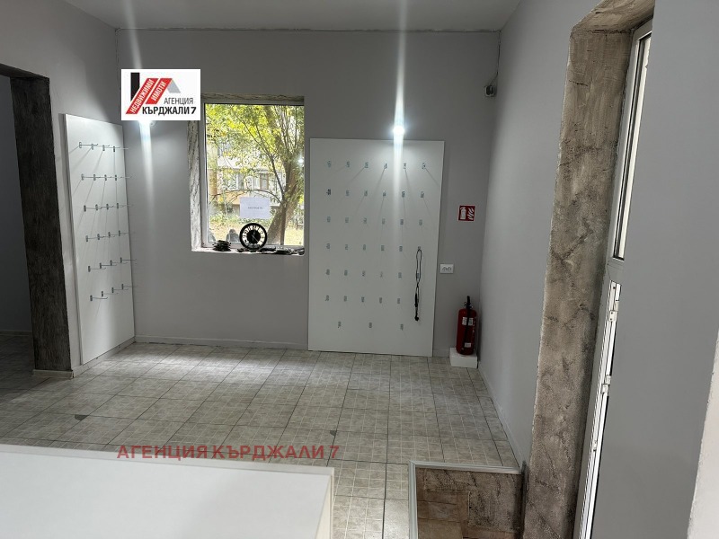 Продава МАГАЗИН в град Кърджали, Център - 57 кв.м / 90 000 € » 176 024.70 лв., АГЕНЦИЯ КЪРДЖАЛИ 7