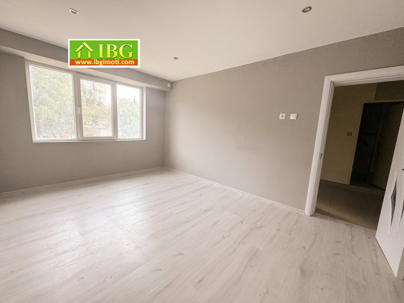 For Sale  Studio Ruse , Druzhba 1 , 37 sq.m | 76084029