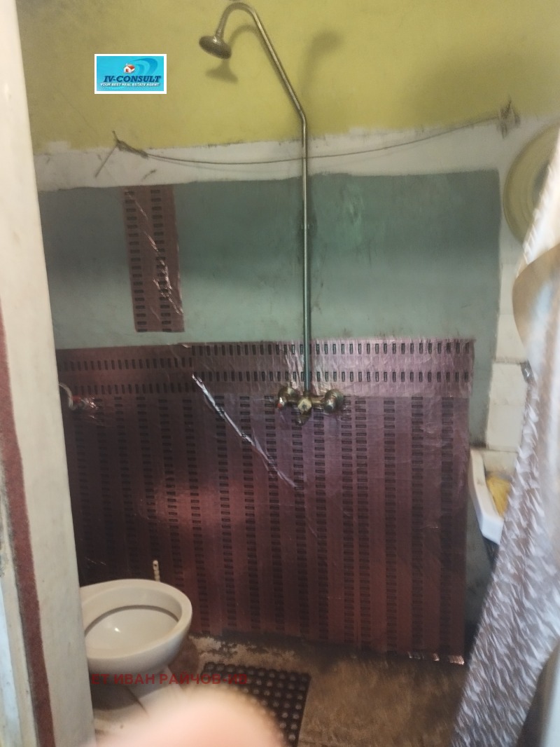 Till salu  Hus region Kyustendil , Blatino , 66 kvm | 68848475 - bild [9]