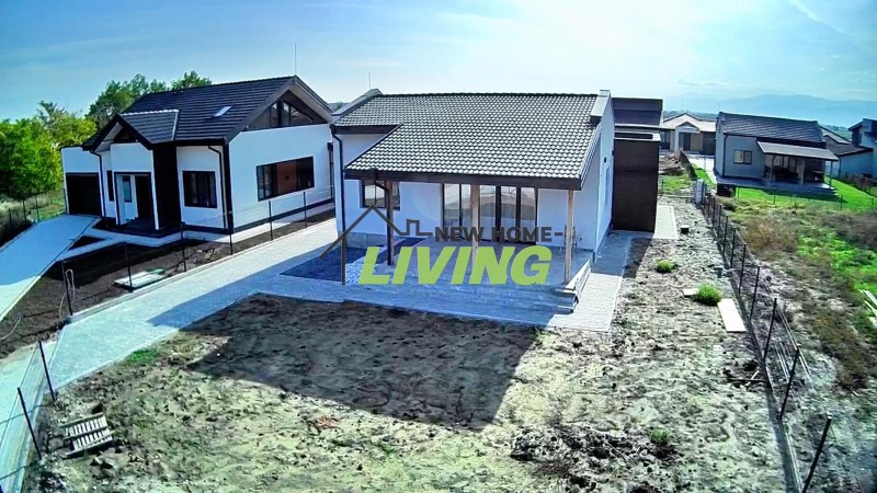 Продава КЪЩА, област Пловдив, с. Радиново • 329000 € / 643468.07 лв. • 11468122 1