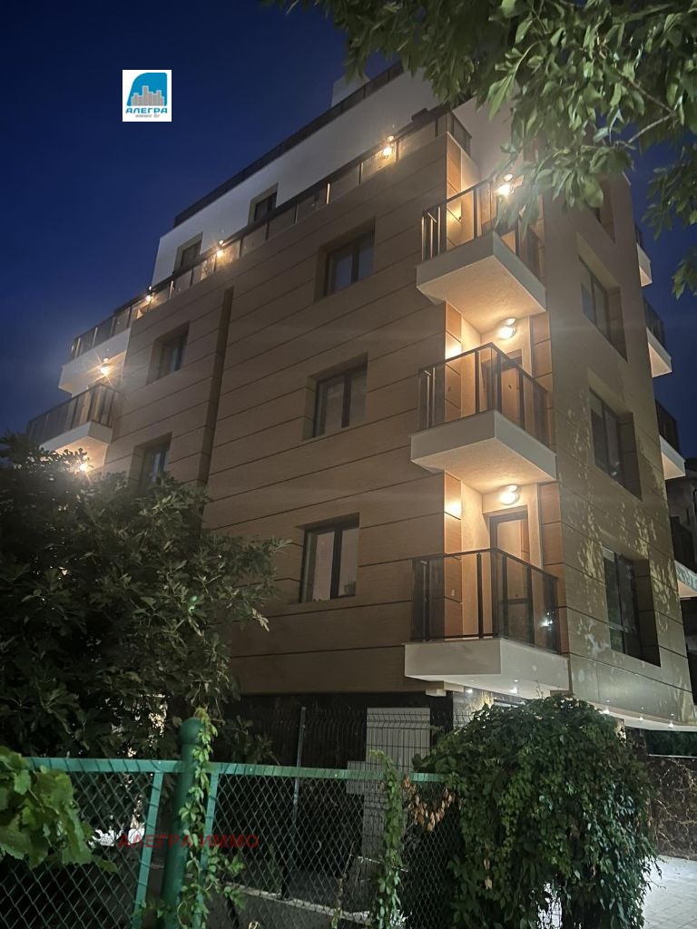 De vânzare  1 dormitor Plovdiv , Țentâr , 52 mp | 61500171