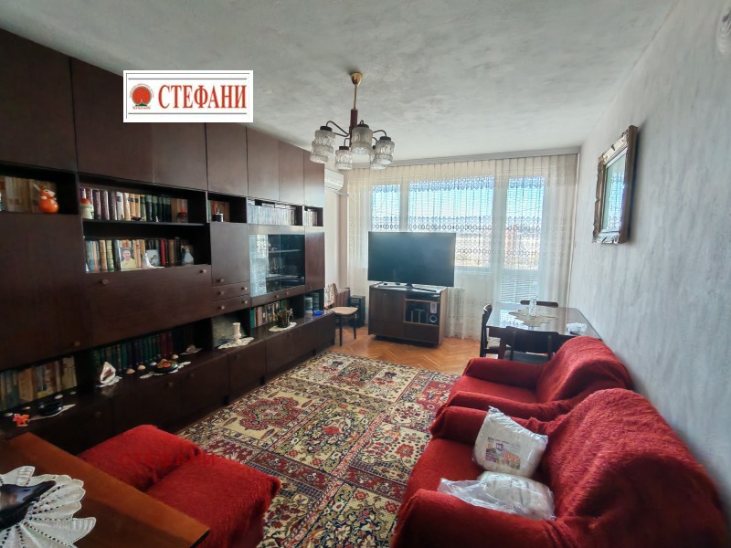 En venta  2 dormitorios Ruse , Vazrazhdane , 97 metros cuadrados | 53550035