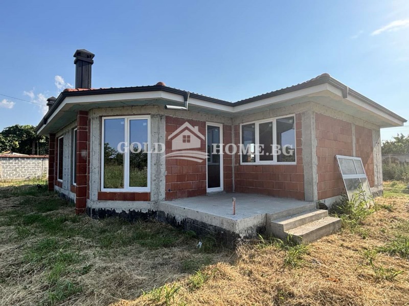 Eladó  Ház Plovdiv , Proslav , 80 négyzetméter | 46690555