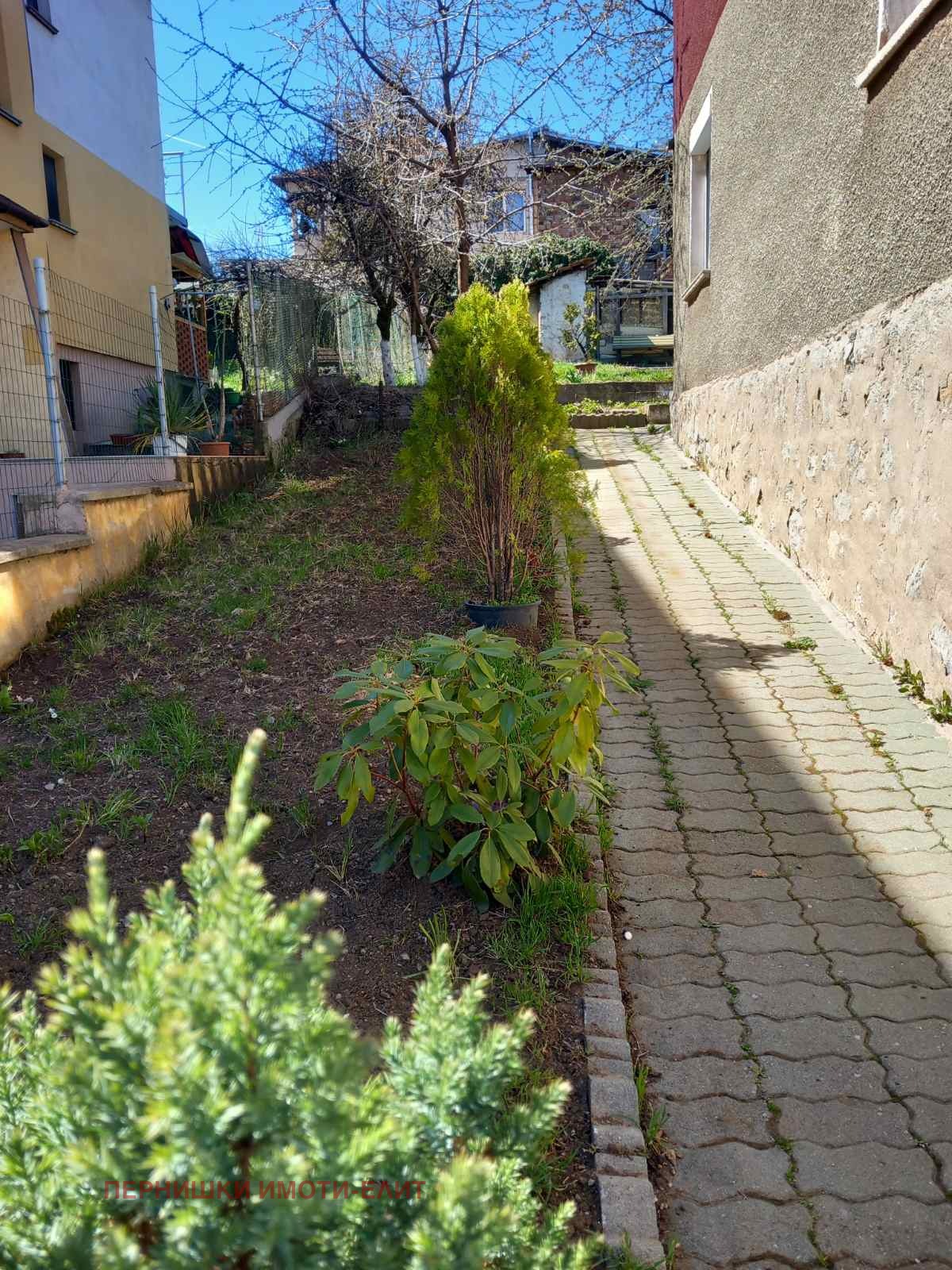 Продава КЪЩА, гр. Перник, Ралица, снимка 3 - Къщи - 52388236