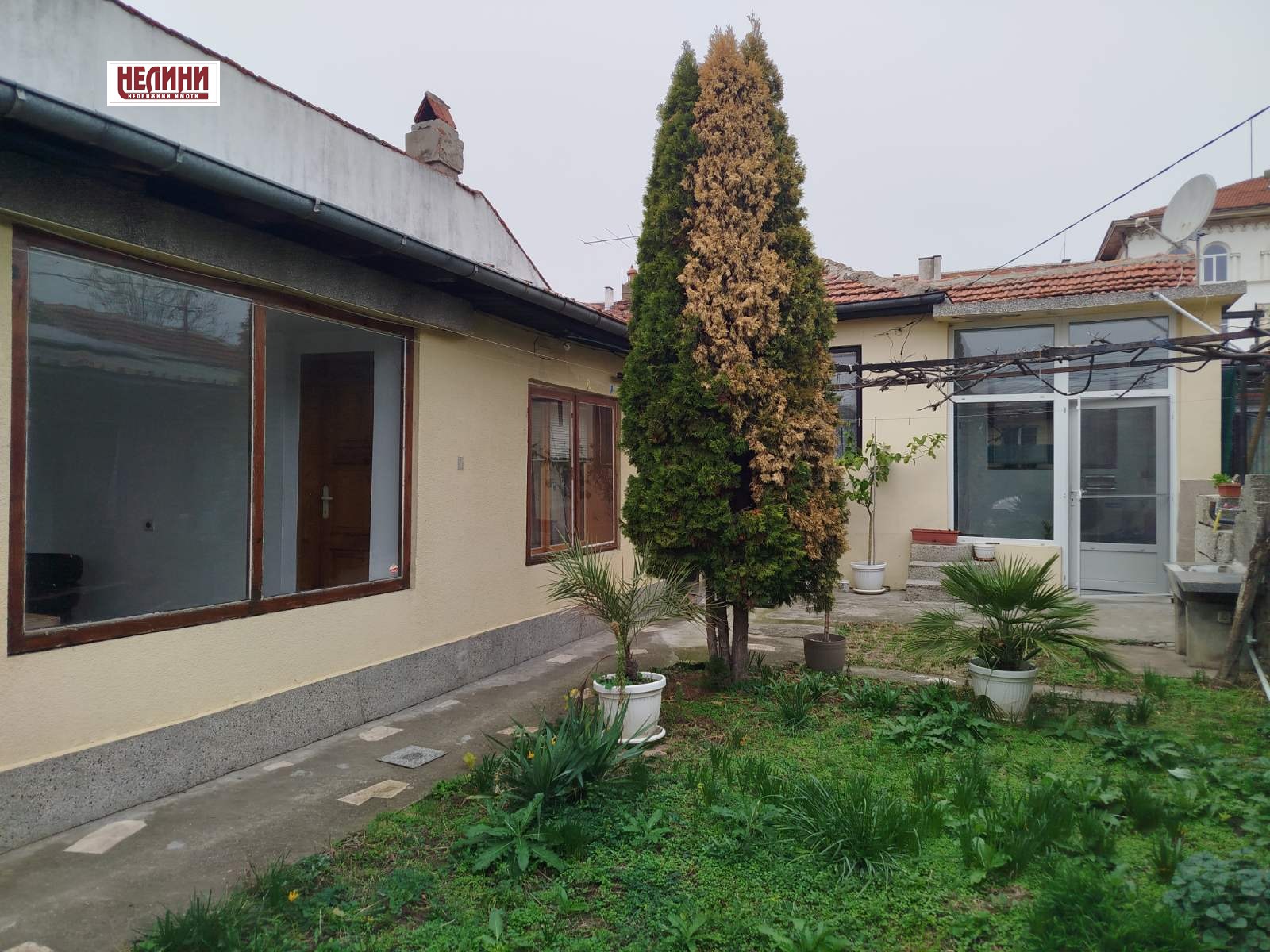 Продава КЪЩА, гр. Русе, Широк център