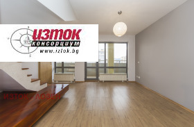 Μεζονέτα Μλαδοστ 3, Σοφηια 8