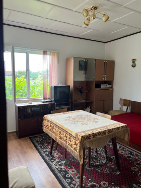 Haus Tscheschnegirowo, region Plowdiw 1