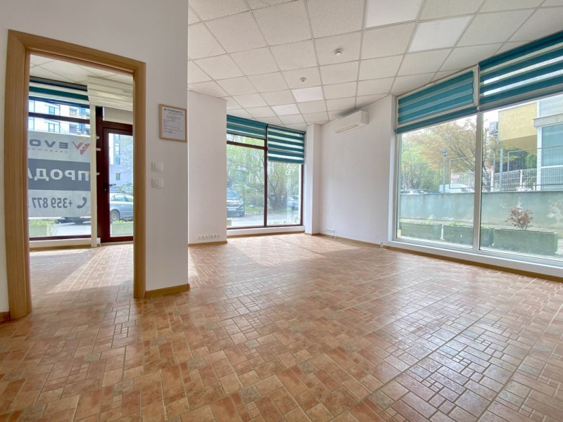 Продава ФРИЗЬОРСКИ/КОЗМЕТИЧЕН САЛОН в град София, Витоша - 200 кв.м / 299 800 € » 586 357.83 лв., ТИКЧЕ