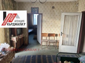 1 Schlafzimmer Zentar, Kardschali