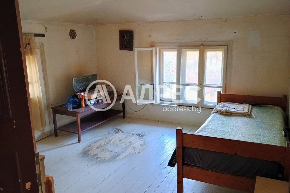 Продава ЕТАЖ ОТ КЪЩА, гр. София, Карпузица, снимка 2 - Етаж от къща - 54331314