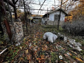 Вила град Шумен, м-т Под Манастира 2