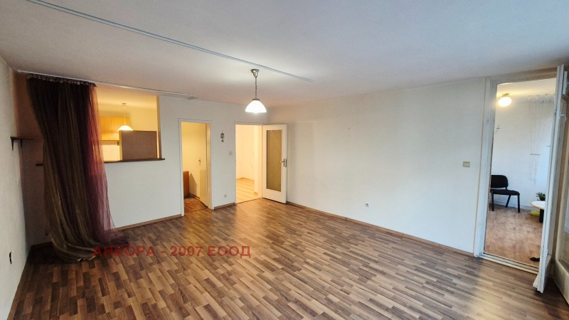 Продава 2-СТАЕН, гр. София, Лагера, снимка 2 - Апартаменти - 52472955