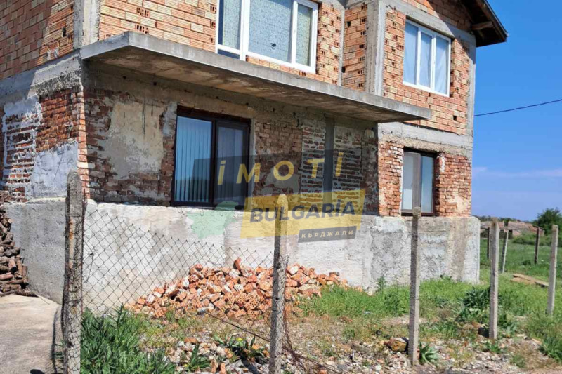 Продава КЪЩА в област Кърджали, с. Звъника - 600 кв.м / 81 806 € » 159 998.63 лв., ИМОТИБЪЛГАРИЯКЪРДЖАЛИ