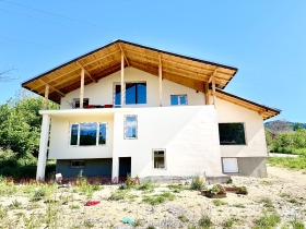 Hus Kravenik, region Gabrovo