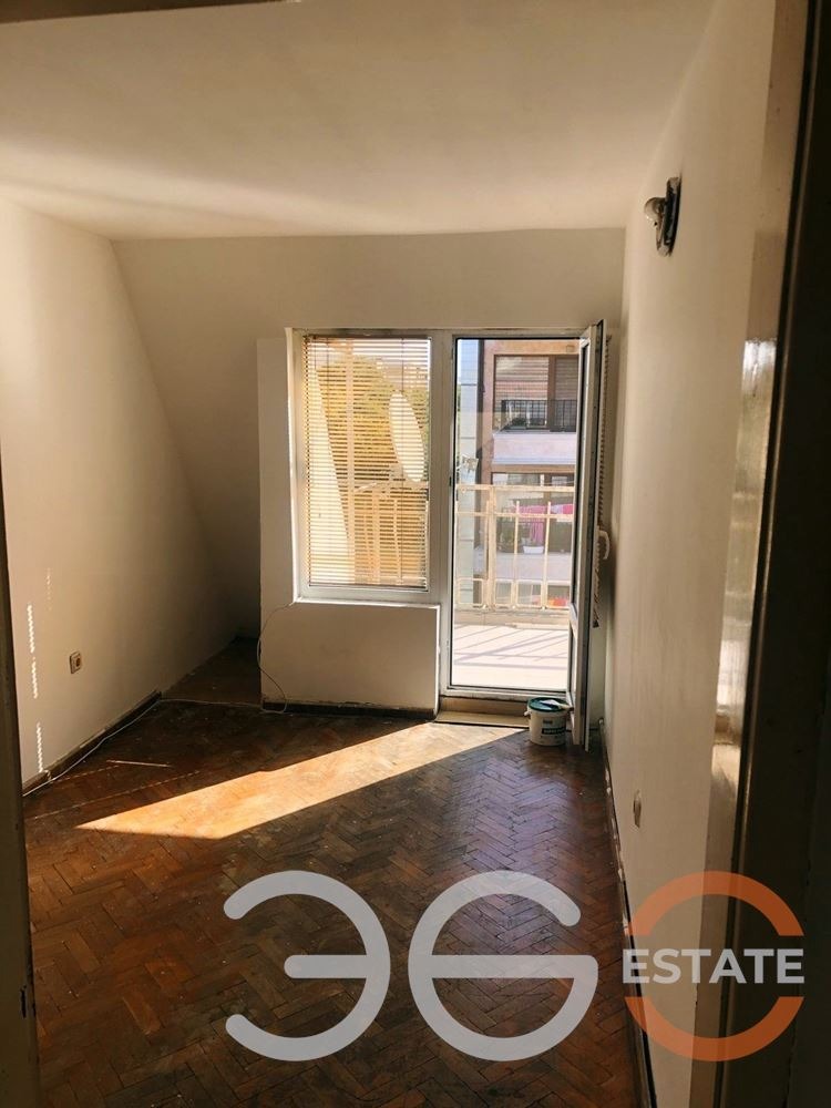 Продава 3-СТАЕН, гр. Варна, Централна поща