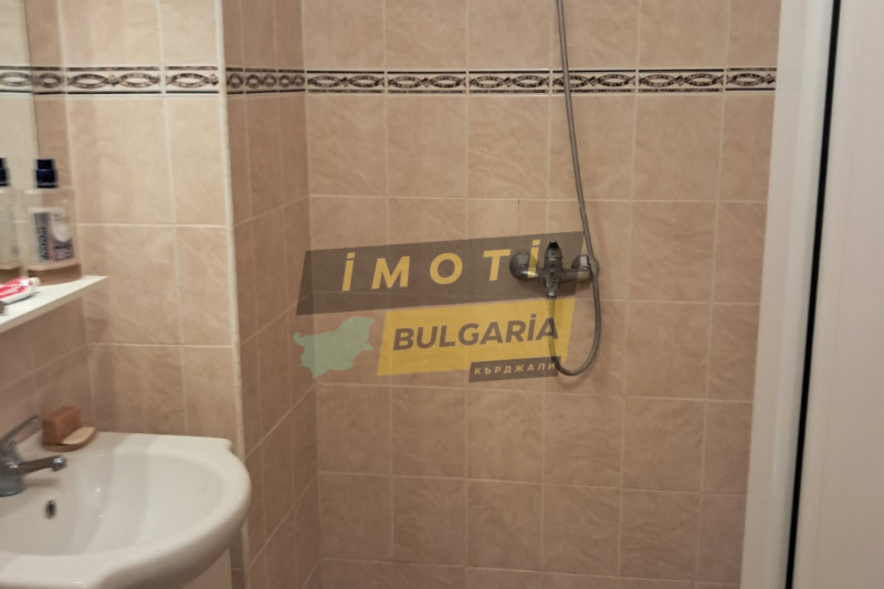 Продава КЪЩА, с. Звъника, област Кърджали, снимка 11 - Къщи - 53145679