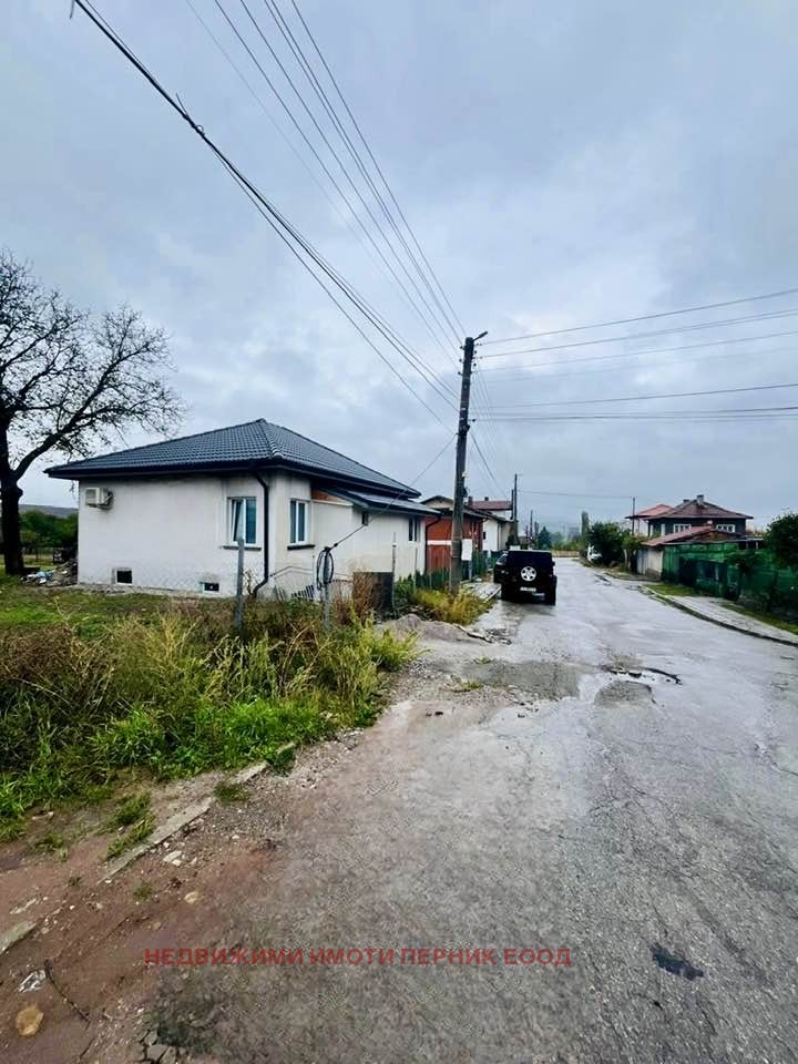 Продава  Къща град Перник , Църква , 92 кв.м | 74667247