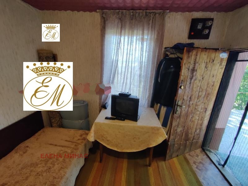 Продава ВИЛА, гр. Шумен, м-т Чашка, снимка 3 - Вили - 52637395