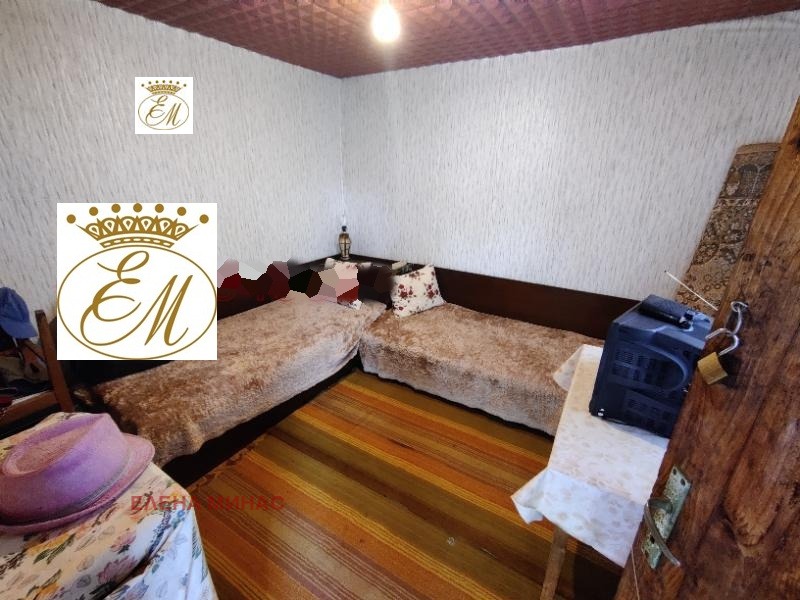 Продава ВИЛА, гр. Шумен, м-т Чашка, снимка 2 - Вили - 52637395