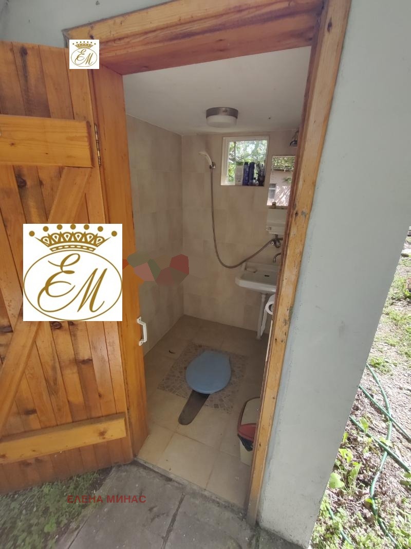 Продава ВИЛА, гр. Шумен, м-т Чашка, снимка 2 - Вили - 52637395