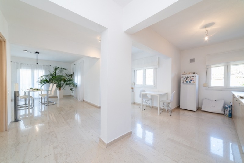 Продава МНОГОСТАЕН, гр. Бургас, Център, снимка 3 - Апартаменти - 54367729