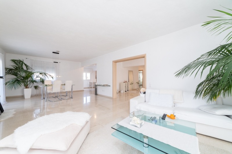 Продава МНОГОСТАЕН, гр. Бургас, Център, снимка 10 - Апартаменти - 54367729