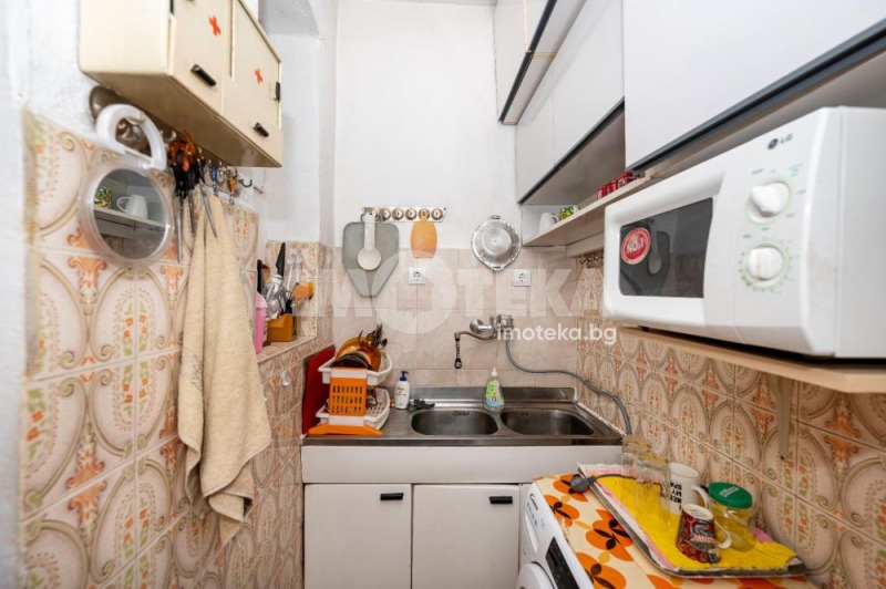 Продава ЕТАЖ ОТ КЪЩА, гр. Пловдив, Кършияка, снимка 3 - Етаж от къща - 51432621