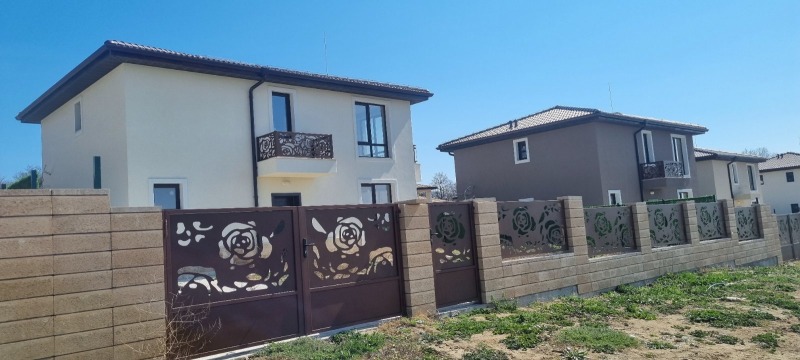 Продава КЪЩА в област Варна, с. Приселци - 158 кв.м / 265 000 € » 518 294.95 лв., ХОЛДИНГ ГРУП