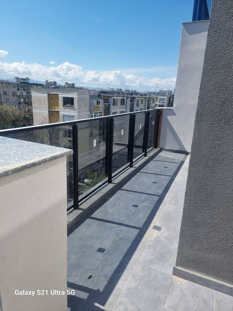 En venta  2 dormitorios Plovdiv , Mladezhki Jalm , 200 metros cuadrados | 22695837 - imagen [14]