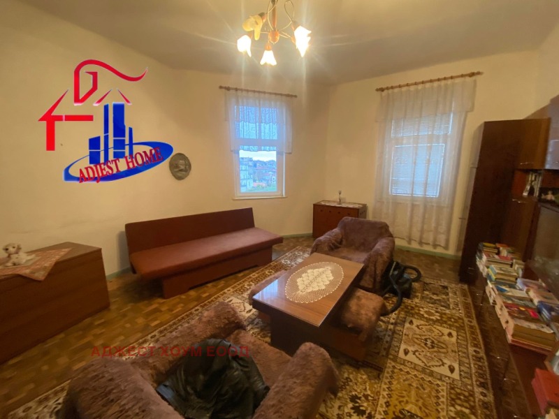 Продава  Етаж от къща град Шумен , Томбул джамия , 120 кв.м | 70179186
