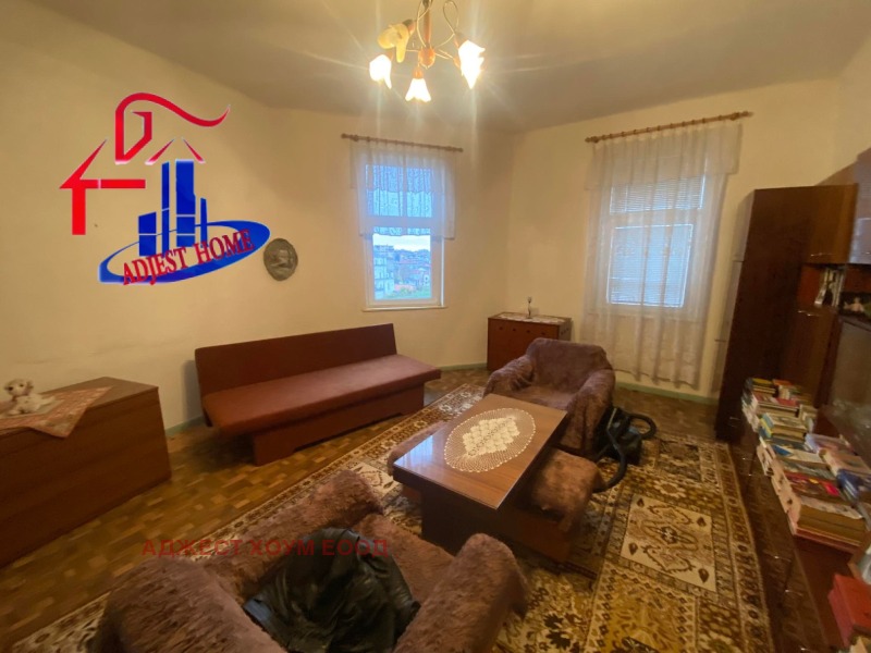 Продава  Етаж от къща град Шумен , Томбул джамия , 120 кв.м | 77057136