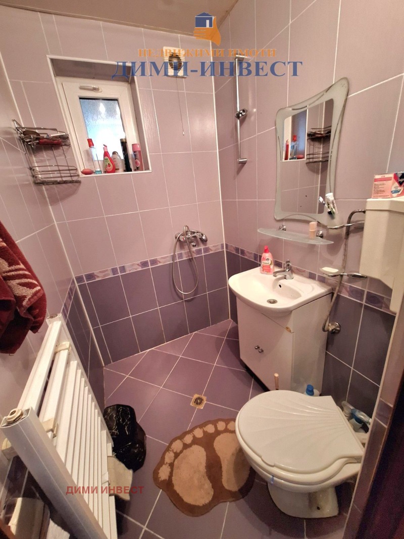 Продава КЪЩА, гр. Добрич, Христо Ботев, снимка 2 - Къщи - 52703820