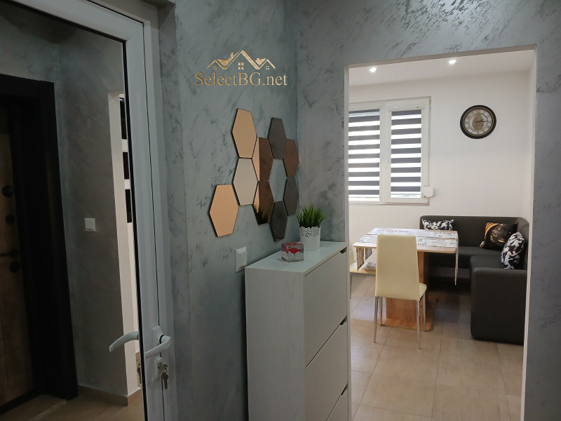 Продава 3-СТАЕН, гр. Велико Търново, Колю Фичето, снимка 3 - Апартаменти - 53016206