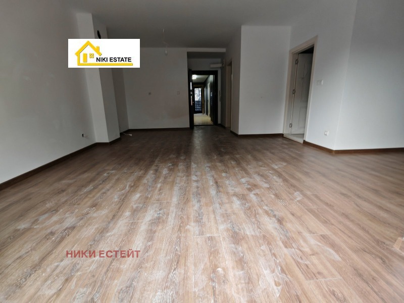Продава  Офис град Варна , Левски 1 , 60 кв.м | 61705297